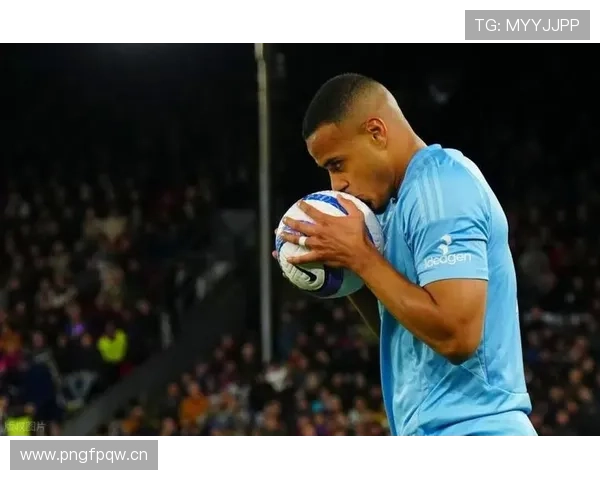 曼联防线失误问题影响关键战表现，赛季稳定性面临考验